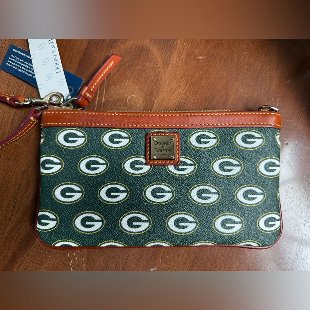 NWT!! Dooney & Bourke NFL Green Bay Packers Logo Large Slim Wristlet